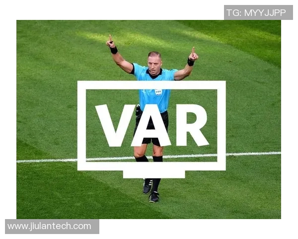 从绿茵场到生活角落足球明星的真实与卑微日常揭秘