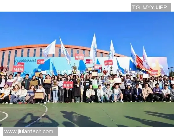 广州足球队在钻石联赛中的拼搏历程与荣耀时刻全景回顾 广州足球队在钻石联赛中的拼搏历程与荣耀时刻全景回顾